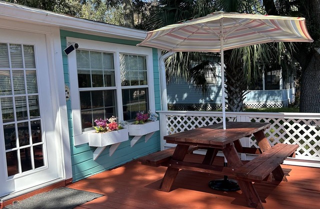 Located just across from Withlacoochee River and Marina