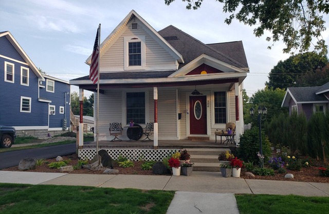 Located less than 1.5 blocks from the two main intersections Downtown Ludington