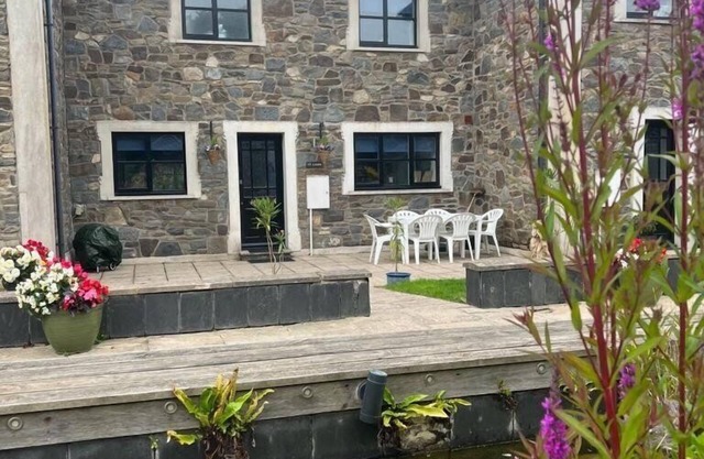 Located near to the fishing harbour and golden beach, this property provides a great family base.