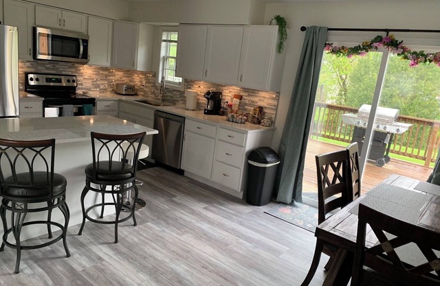 Located right at the center of Elizabethtown , Lancaster, York and Hershey park.