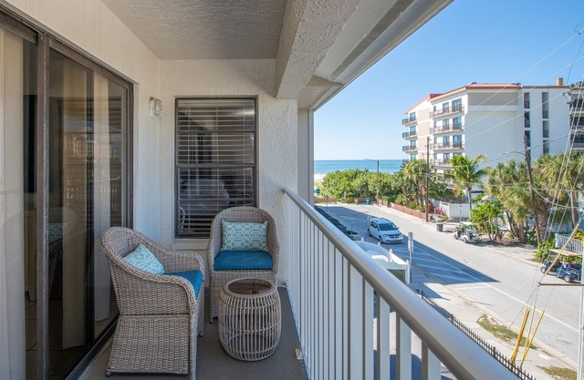 Location! 30-Steps Beach Access