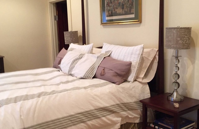 Location, Beauty & Free Parking On Capitol Hill!