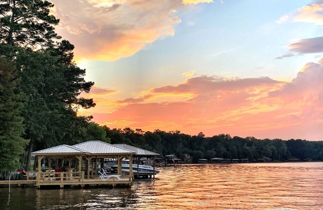 Location! Location! Location! 6 Beds Gorgeous Lake View. Minutes from Everything