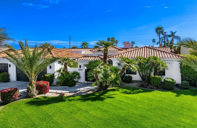 Location, Location! Private Pool/Spa + Large Yard