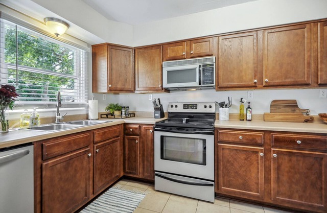 Location! Location! 1/2 Block to Beach and 3 Blocks to Downtown!