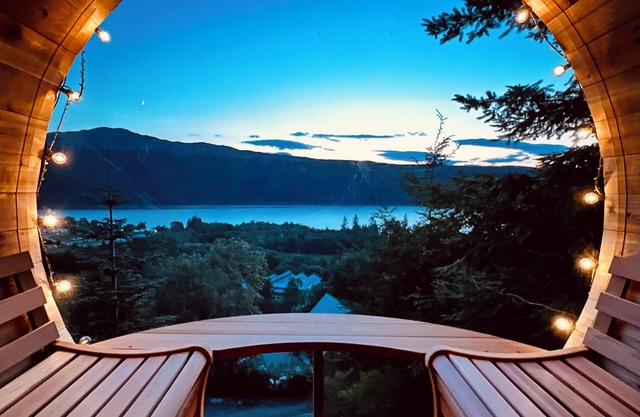 Lochnagar: luxury Loch Ness lodge, hot tub & sauna