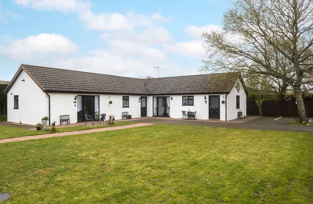 Lodge 1 - Lytton Tree Lodge - Reydon