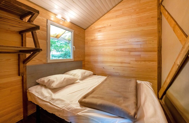 "Lodge 1" with Shared Pool, Private Terrace and Shared Garden