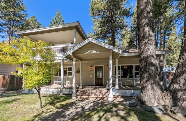 Lodge Royal w/French-Flair: Forested, BBQ