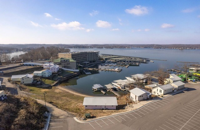 Lodge Sleep 16- Bachelor/Bachelorette Parties Welcome!