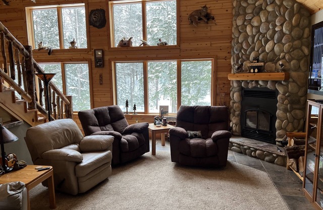 Lodge style home with plenty of space