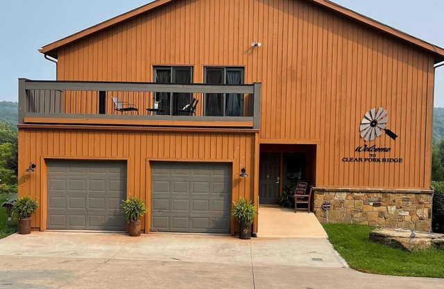 Lodge with stunning views, sauna, hot tub, fly fishing, small venue