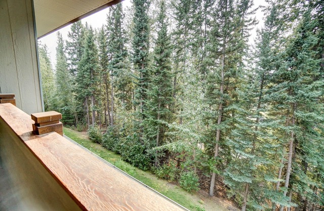 Lodges at Canmore – Hot Tub & Heated Swimming Pool, Private Laundry, Kitchen&BBQ