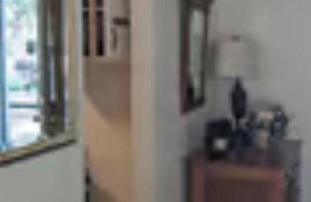 Lodging 9 , Queen, full bath & kitchen with hot water