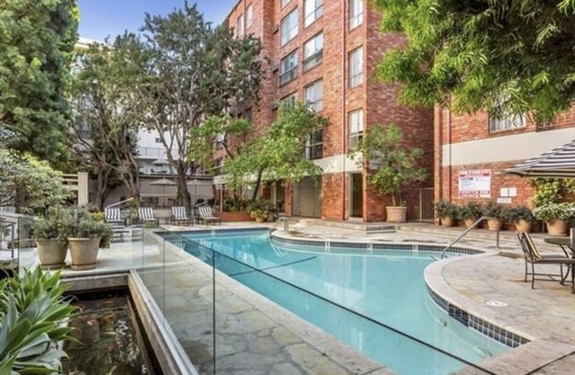 LOFT condo in Prime westwood