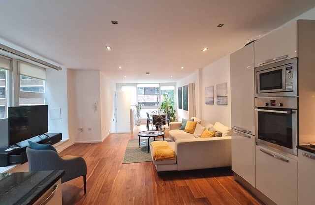 Loft-style 3 bed apartment in Hoxton London!