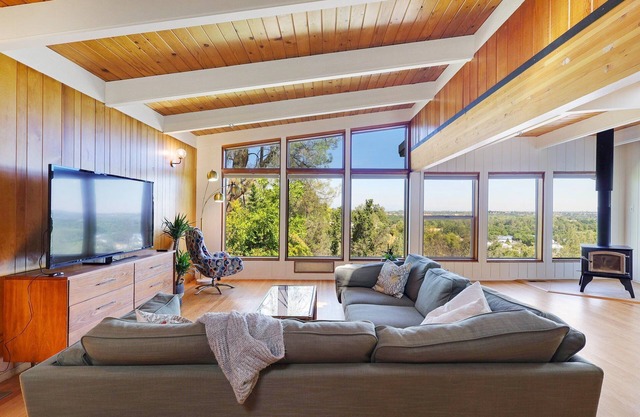 Loft View 53 : Central Style