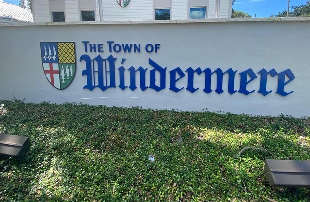 Lofted Private Suite, Pool, Parking, Wifi, Kitchenette, Workspace