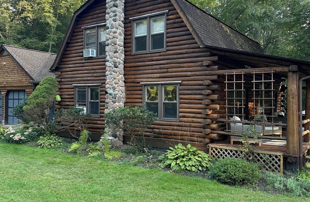 LOG CABIN IN ZEN FOREST