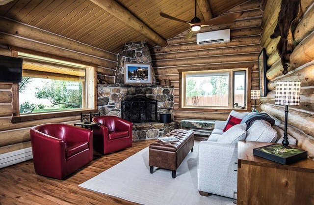 Log Cabin on the North Shore of Ennis Lake. Dramatic Views of the Madison Range