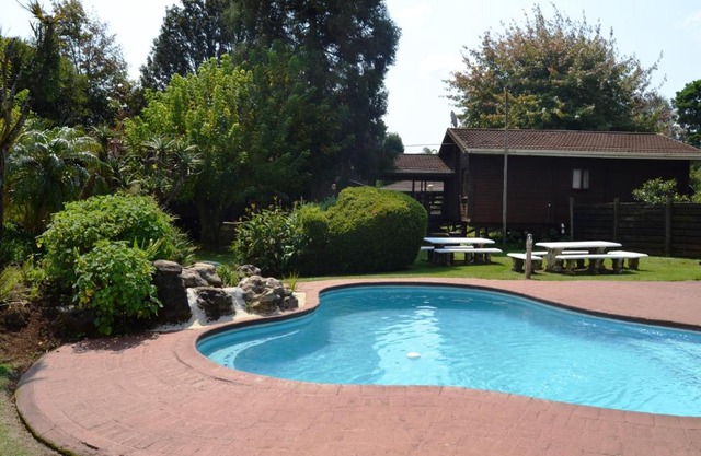 Log Cabin & Settlers Village