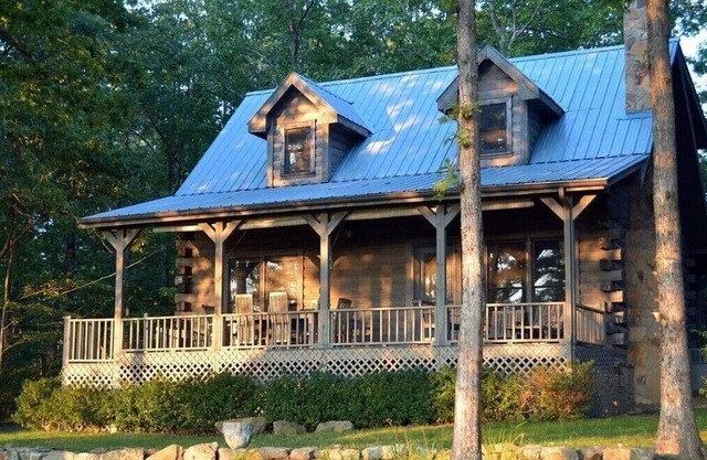 Log Cabin w/Picturesque Mtn View. Private Sunsets. Hot Tub. Kid & Dog Friendly