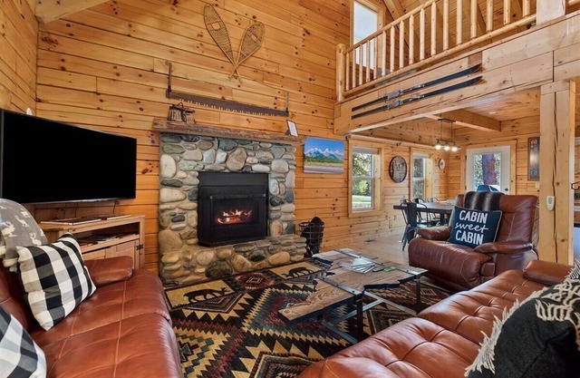Log cabin with game room by skiing & lake
