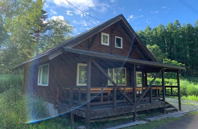 Log Cottage in a Hideaway Forest with BBQ deck big screen projector ready/Isoya-gun Hokkaidō