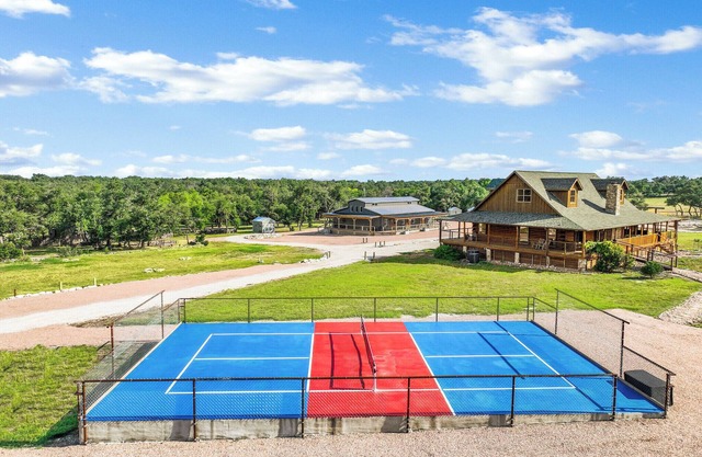 Log Home w/Firepit, Porch, Ping Pong & Pickleball