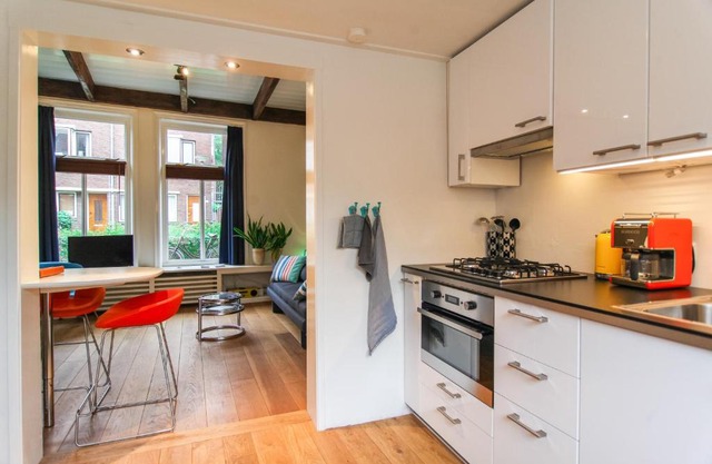 Loge 10 free parkingspot - shippershouse with kitchen and bar