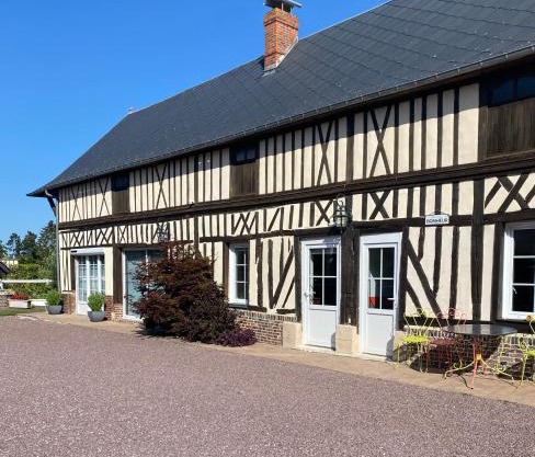 Logement au calme avec piscine en saison