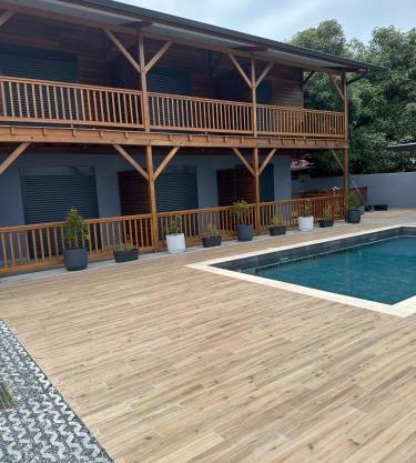 Logement avec piscine a 50 metre de la mer