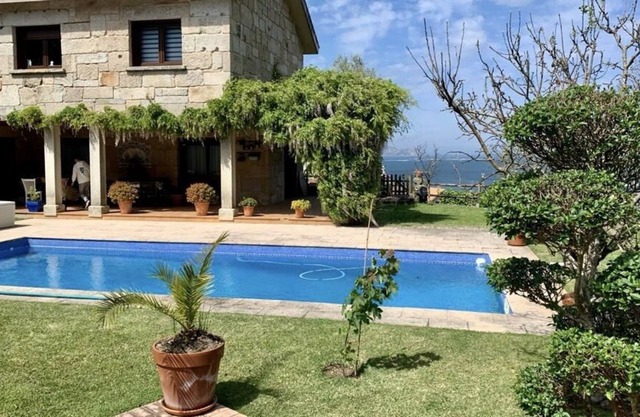 Lomba House. House with pool and sea views in Baiona.