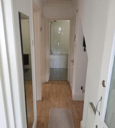 London 1-Bed Apt Sleeps 4 near Alexandra Park