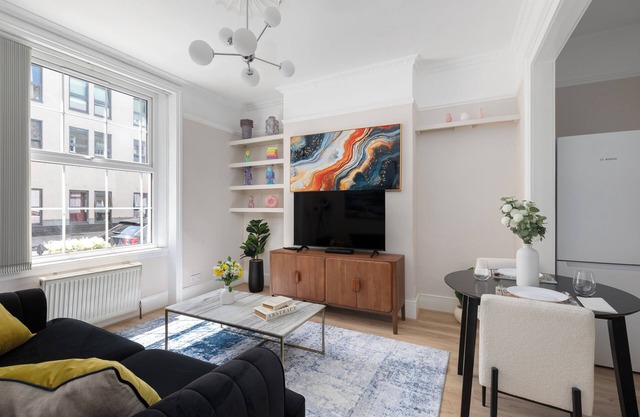 London Luxe | 4BR Executive Apartment