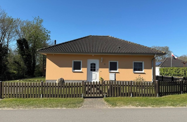 Lone-standing vacation home built in 2007 with a garden, pets welcome