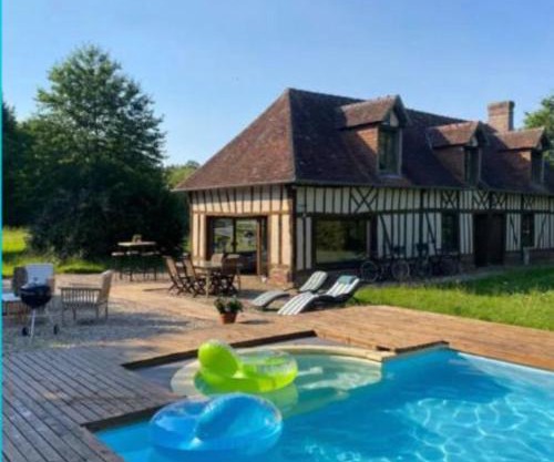 Longère normande avec piscine et jardin