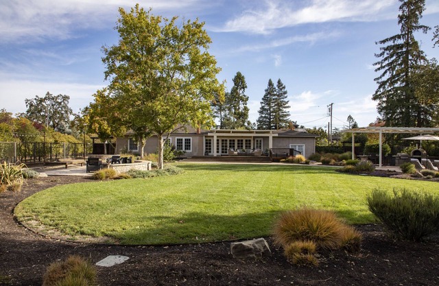 Long term rental.serenity found off of iconic Zinfandel Lane!