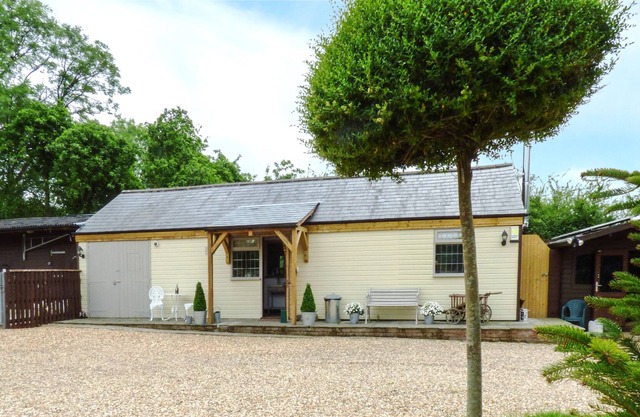 LONGHOUSE LODGE, romantic, with open fire in Mannington