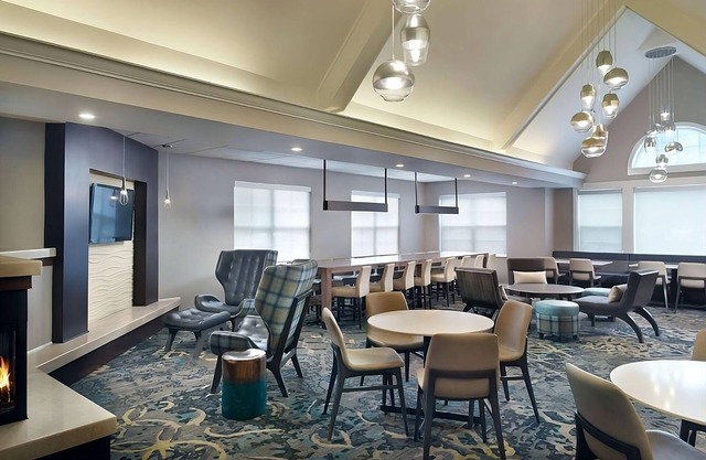 Look No More! Two Pet-friendly 2BR Suites, Full Kitchens, Free Breakfast, Pool!