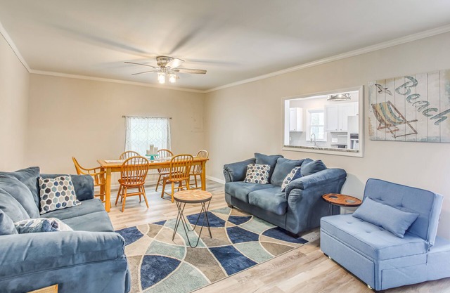 Loris Vacation Home w/ Yard & Grill Near Golfing