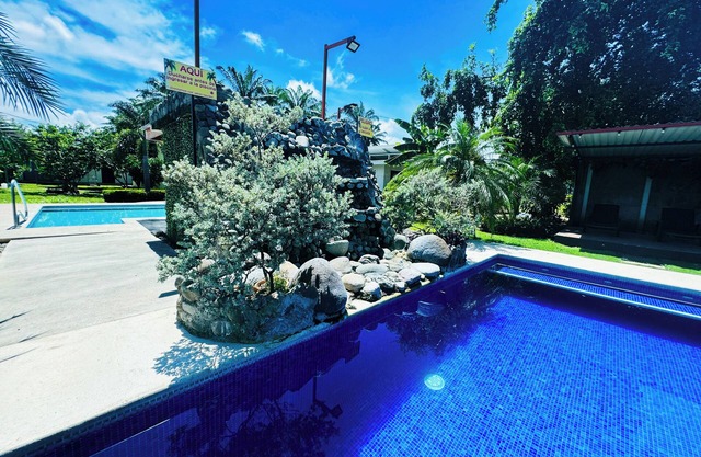 Los Angeles Hotel & Resort