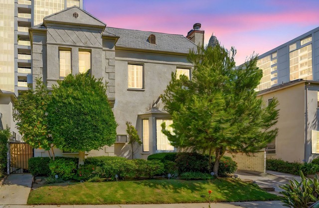 Los Angeles welcomes you to this elegant Westwood Village 2 bedroom charmer!