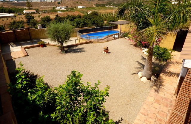 Los Aperos 1 is a rural house with a private semi-heated pool