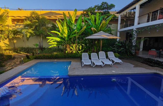 Los Gallos - Second Level Apartment