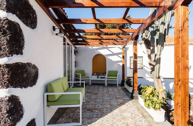 Los Laureles Bungalow