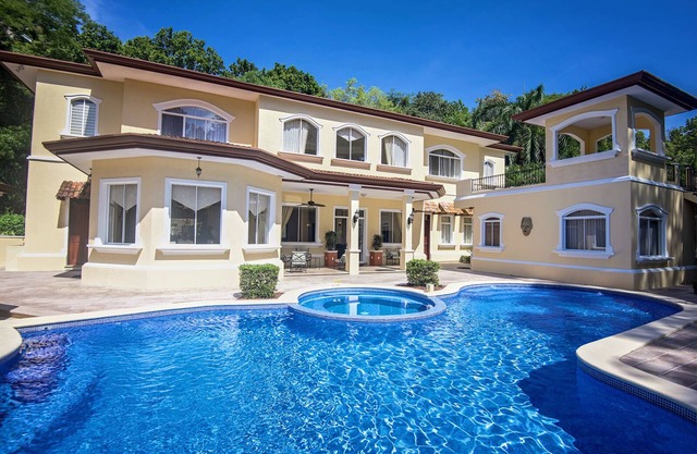 Los Sueños Luxury House – 7 Ensuite Bedrooms