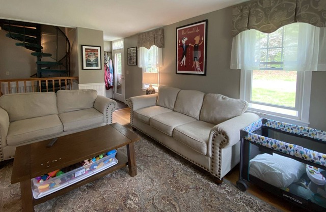 lots of charm, lots of room, salt water inground pool - pet friendly