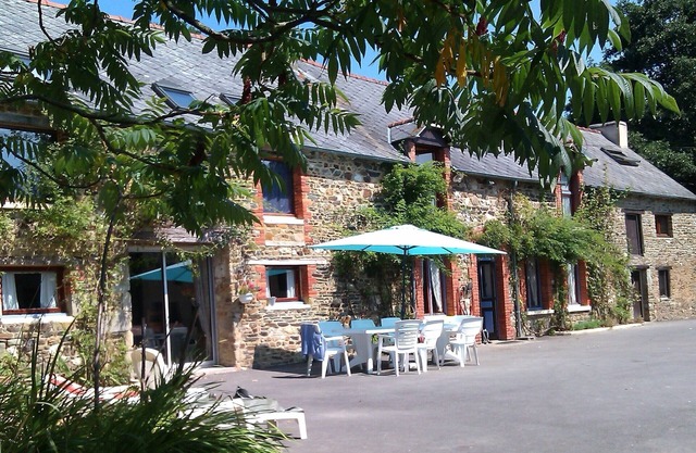 Loue Maison de Vacances Familiale - 5 Chambres, 14 Couchages, Mohon
