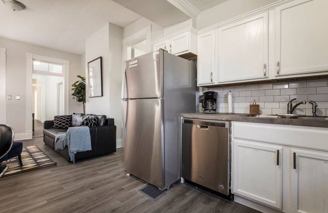 Louisville Dream House 4BR/2BA by CozySuites